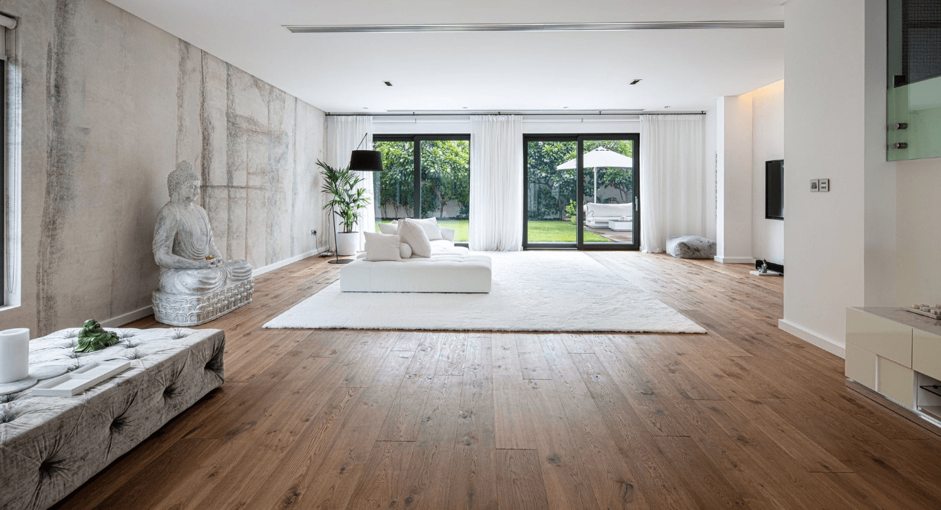 Elegant interior design in a villa in Dubai, featuring Kährs Oak Ydre with a stylish wood floor texture from Nordic Homeworx.