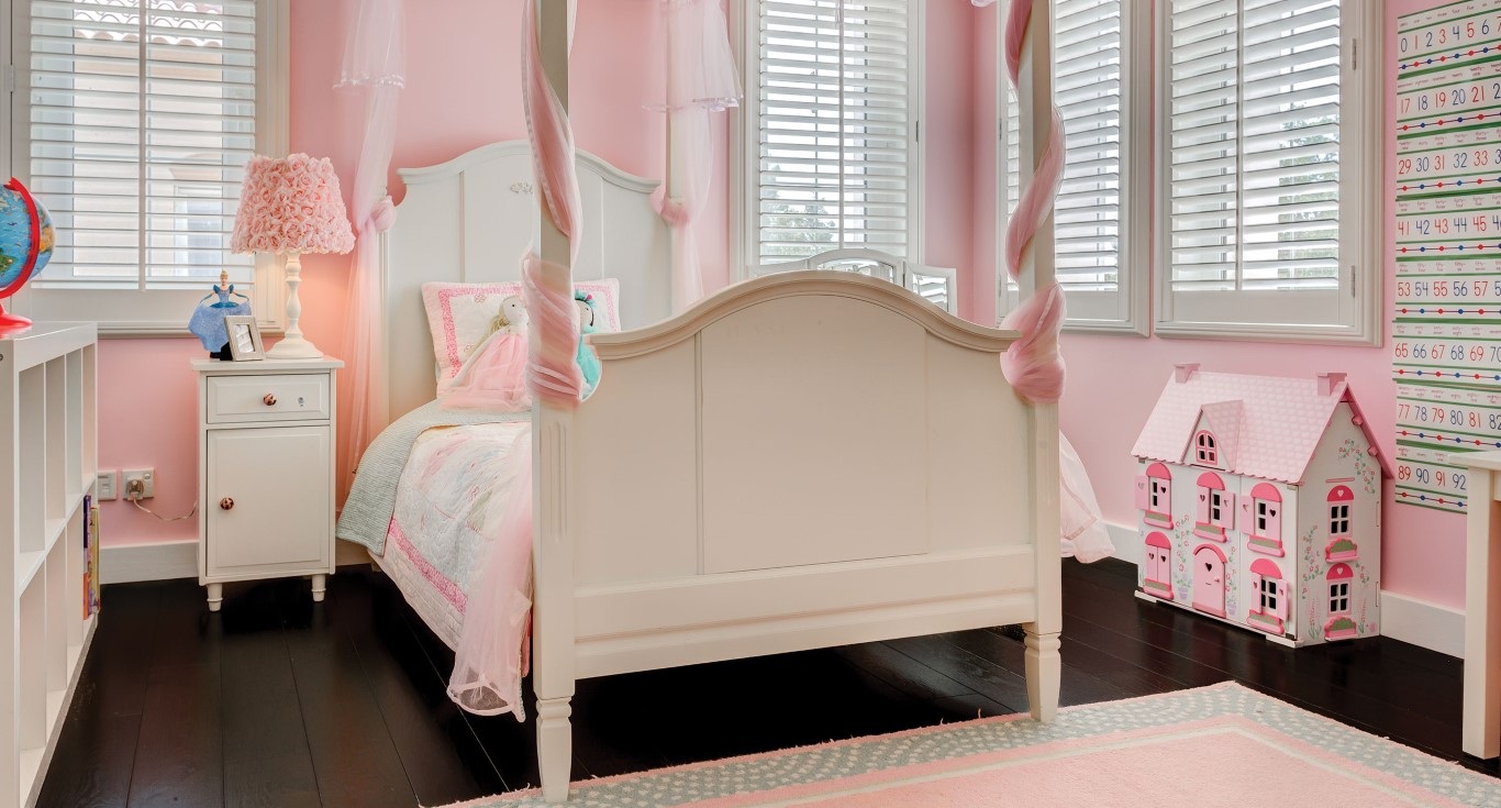 Alvorada Villa in Arabian Ranches, Dubai, showcases Nordic Homeworx's stunning dark brown flooring paired with cute pink walls