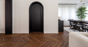 Alvorada Villa displays Herringbone Oak CD Smoked Oil floors, enriching the living spaces with warmth and timeless character.