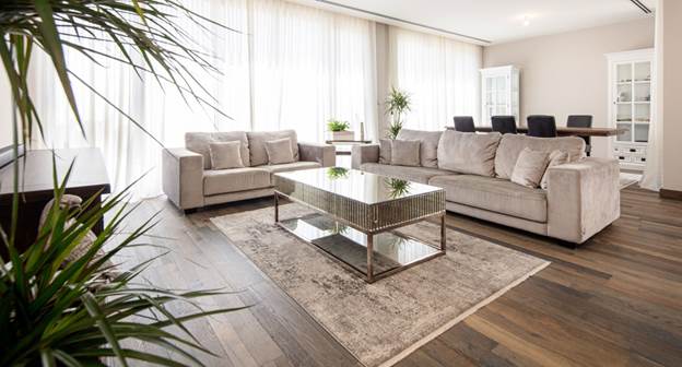 Wood flooring types that give a warm look to a villa in Dubai, transforming the modern space into a cosy family home.