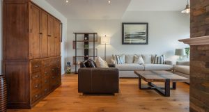This Savannah Villa in Arabian Ranches pairs smoked oak flooring with warm timber detailing for a softer residential atmosphere.